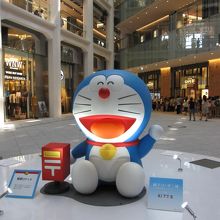期間限定かもしれませんが、ドラえもんがいました。