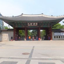 大漢門前を目指します。