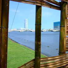 2009.9　水と土の芸術祭バンブーハウスより 萬代橋眺望
