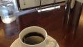 いつも静かで落ち着くカフェです。