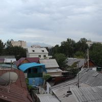 大通りから入った住宅地にあります。