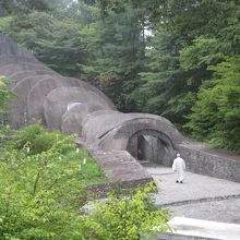 独特な形状の建物です。