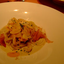 生マッシュルームと生ハムのクリームパスタ