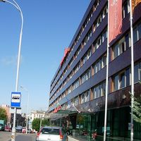 駅前の大型ホテルです