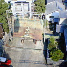 ロープウェイが神社の上を通るので、境内がよく見えます。