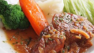 鎌倉裏通りにあるお手頃価格の小さなビストロ