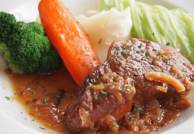 鎌倉裏通りにあるお手頃価格の小さなビストロ