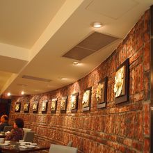 落ち着いた雰囲気の店内