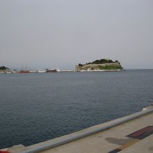 港から見た、ギュウェルジン島☆
