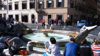 スペイン広場の噴水