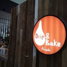 ビルに入ると目に留まります