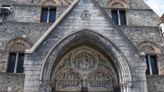 「聖ウルスラの聖遺物箱」は必見