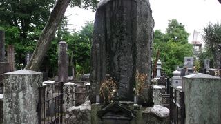 遺骸は埋葬を許されず・・・