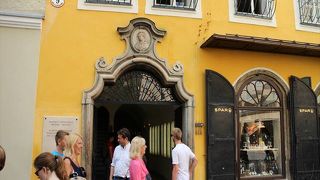 １階はスーパーのSPARになってます。