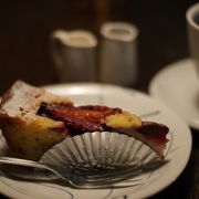 おいしい洋菓子＆コーヒーを、雰囲気ある店内でいただく