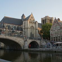 夕景、バックは聖ミヒャエル教会