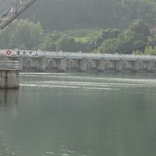 ダムの風景