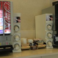 フロント横の24時間フリードリンクが嬉しい♪