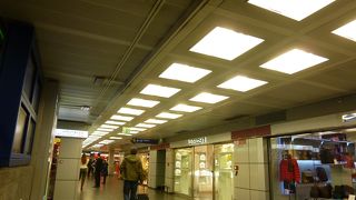 市内には近いが小さい空港