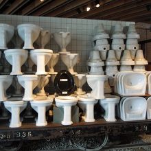 便器も確かに陶磁器ですね。