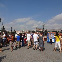 カレル橋を歩く