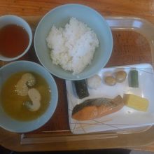 朝食・主菜焼き鮭