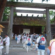 現在の神殿、２カ月後、御神体が新しい神殿に移される