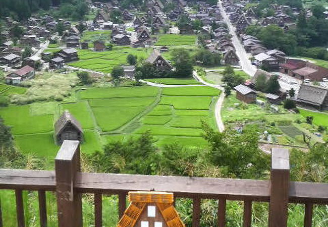 テレビでよく見る白川郷（全景）が望める