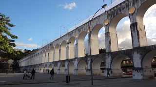 古代ローマ式の水道橋です