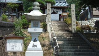 大きな鐘が目印！