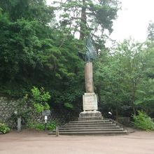 ローマ市寄贈の碑