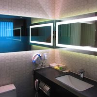 ２面鏡で明るい