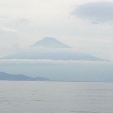 フェリーから富士山を眺める