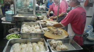 バンコクに来ると必ず食べに行く店。今回はテイクアウト。