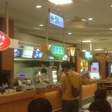 地下のフードコート