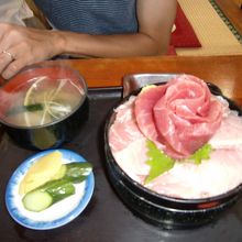 バラ寿司。キレイに盛り付けされています。