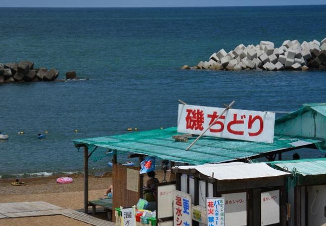 海も砂も綺麗で人も少なくて好きです。