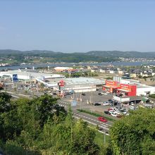 天守から現在の城下