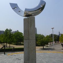 熱田記念橋近くにあります記念塔