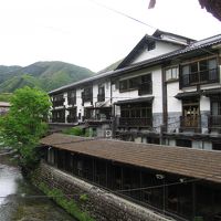 川沿いの建物