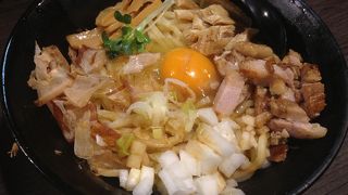 駅から少し歩きます。