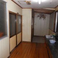 浴室入口と洗面所