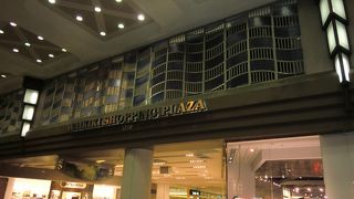 ワイキキのメインロード