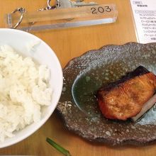 一食分の夕食のおかず。まだまだつづきます。