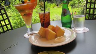 ガーデンが美しいカフェ