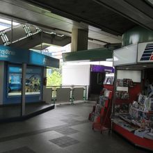 KIOSKやATM、当然あります