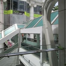 ショッピングセンター「エラワン・バンコク」への連絡通路