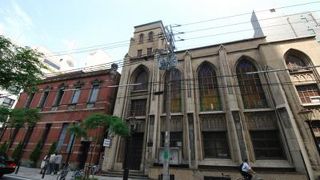 重厚な石造りの教会