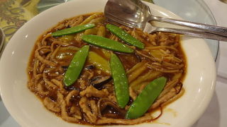 ビル一棟がお店になっています