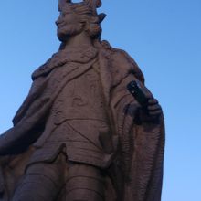 この方、携帯をもたされています